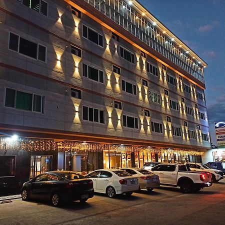 Emmaus Condotel Angeles Bagian luar foto
