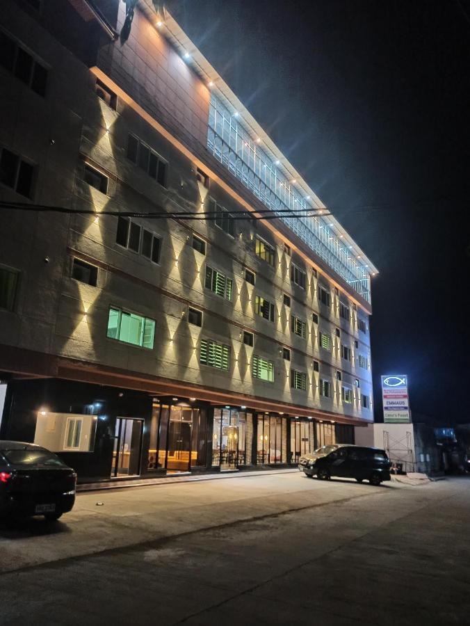 Emmaus Condotel Angeles Bagian luar foto