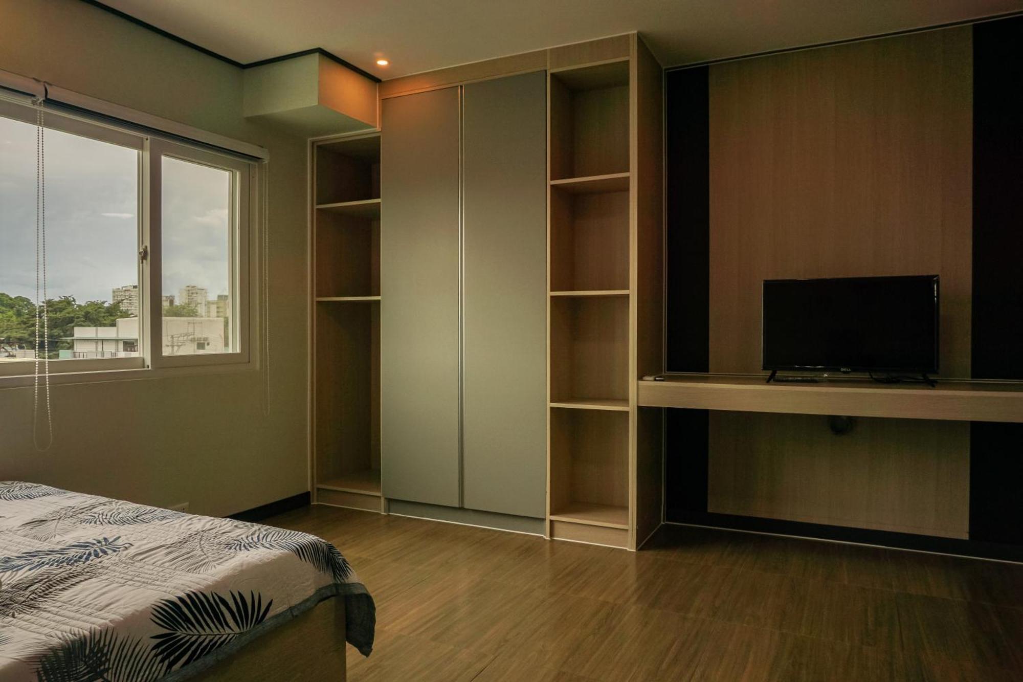 Emmaus Condotel Angeles Bagian luar foto