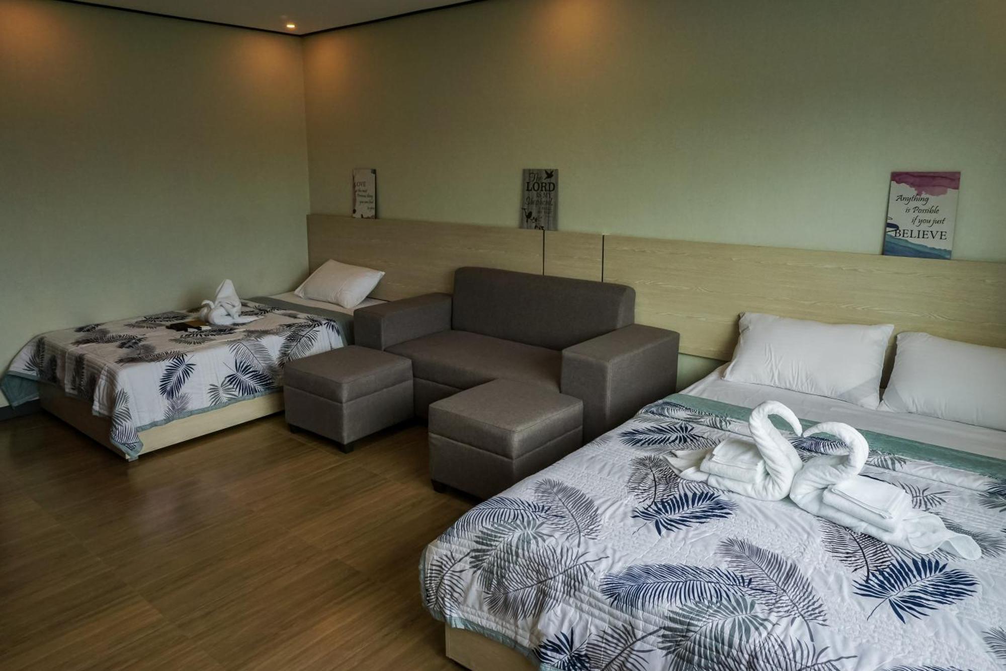 Emmaus Condotel Angeles Bagian luar foto