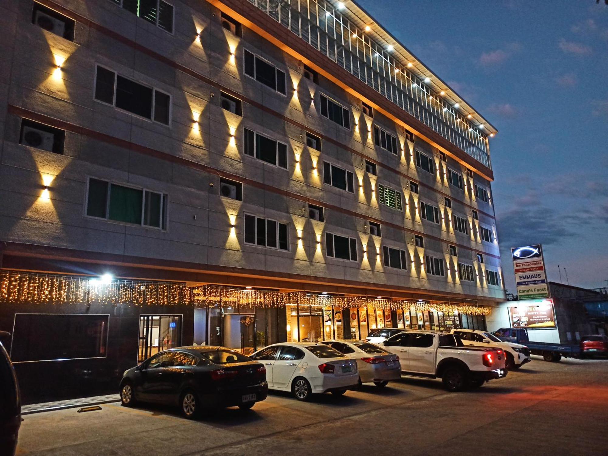Emmaus Condotel Angeles Bagian luar foto